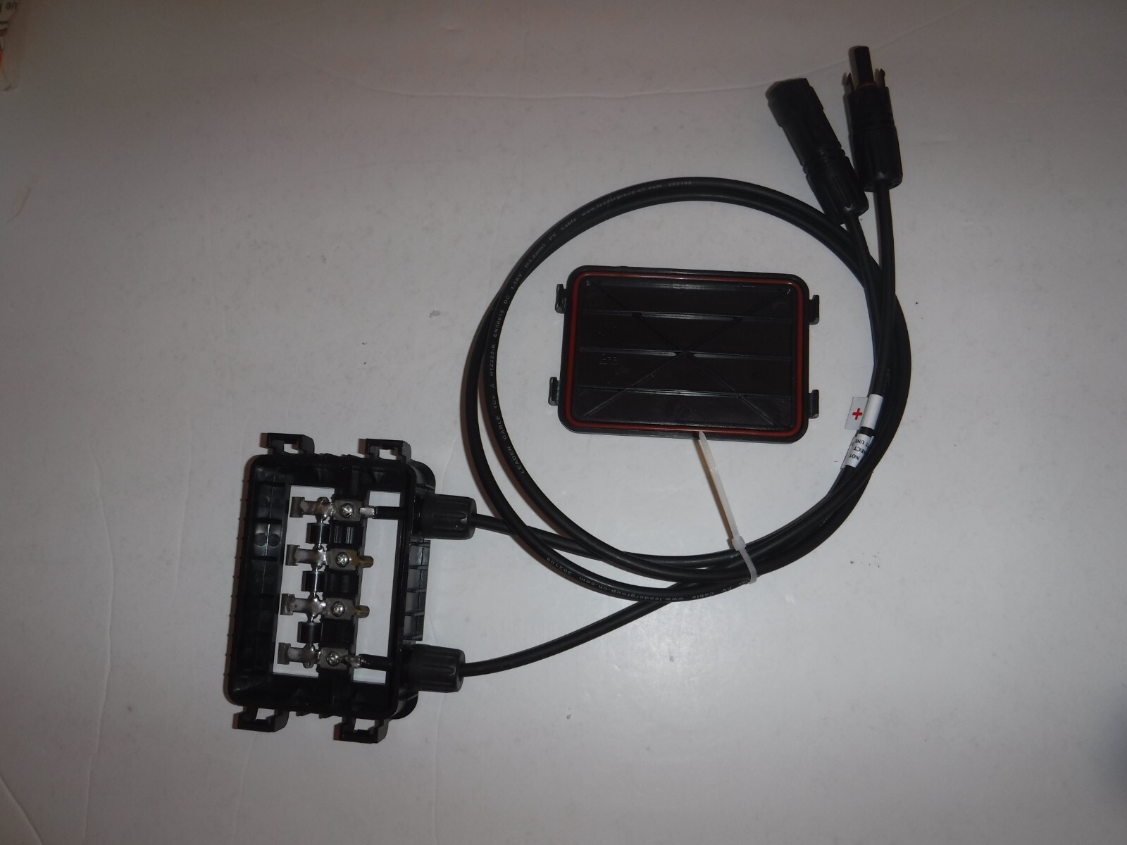 SOLAR PANEL JUNCTION BOX 15 AMP DIODES, WIRES,WIRE CONNECTORS WATERPROOF PRO BOX