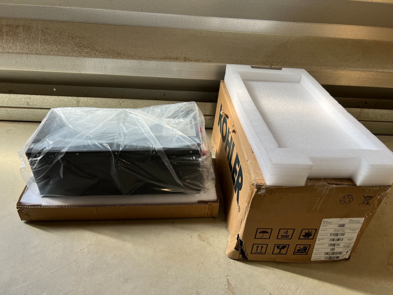 Kohler Power System 100Ah 200Ah 25.6V LFP Battery LBB025100A Electricity Box
