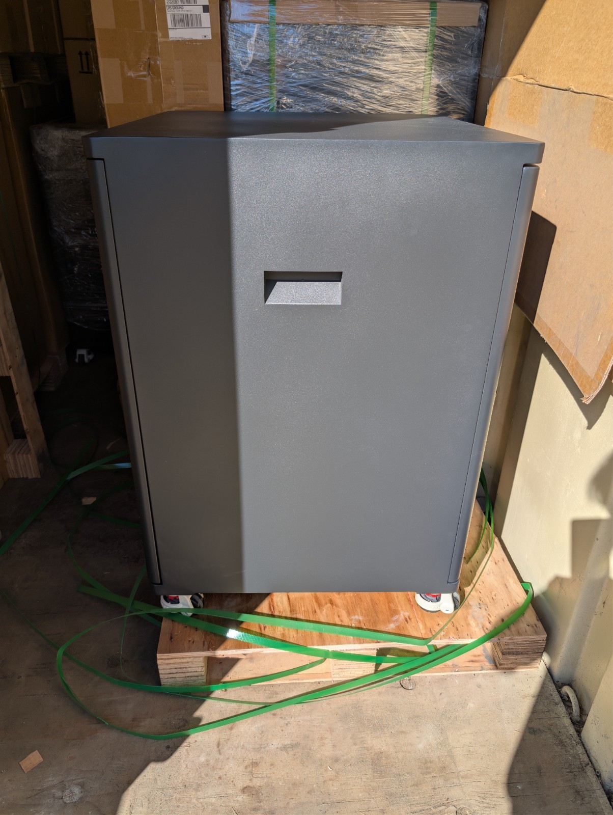 Battery server cabinet for 4 units like the Eco-Worthy 48v 100ah 19″ modules