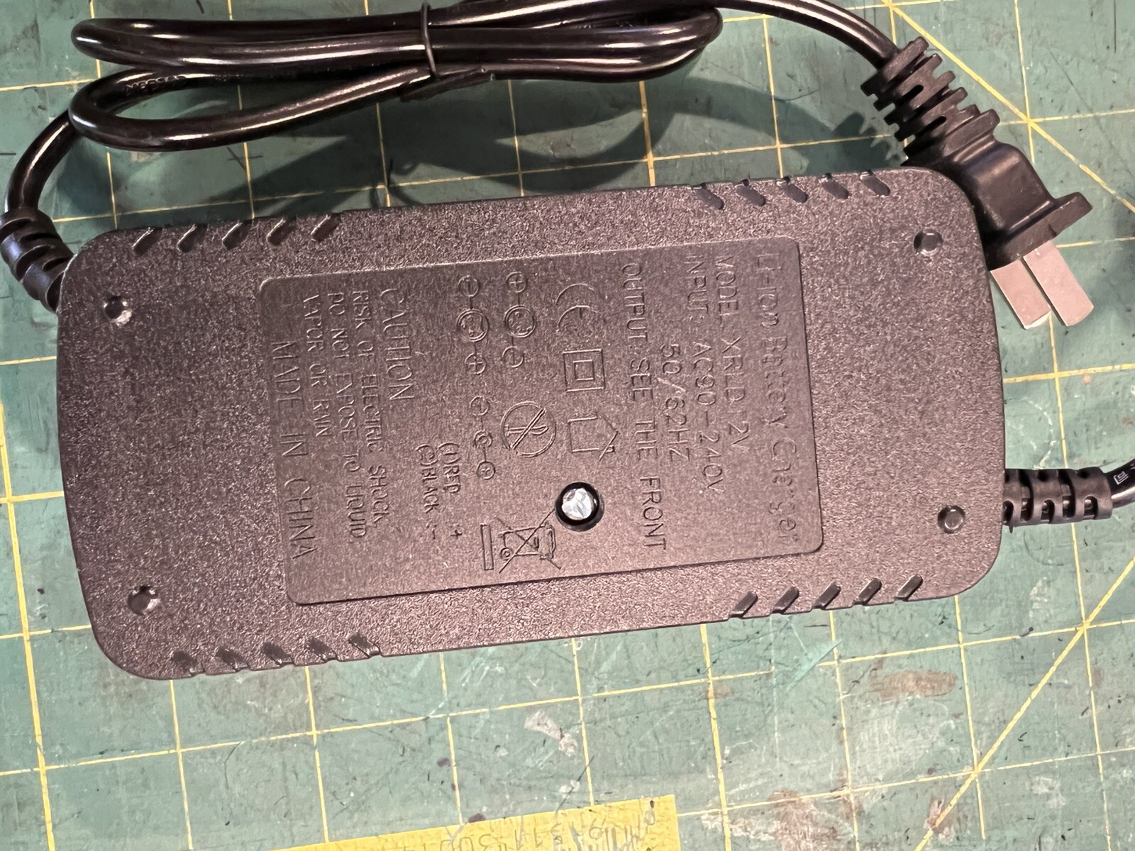 12V 14.6V 15A Lithium Iron Phosphate (LiFePO4) Battery Smart Charger